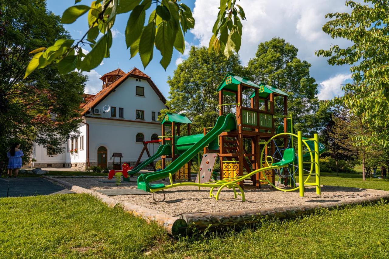 Hotel Conacul Secuiesc-Szekelyko Kuria Coltesti Exterior foto